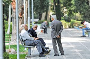 چرا بسته حمایت معیشتی دولت به دست بازنشستگان نرسید؟