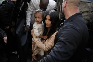 ماجرای عکس فتوشاپی کریسمس کیم‌ کارداشیان چه بود؟