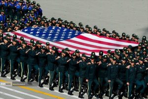 تصاویر خبرساز پرچم آمریکا و انگلیس در رژه پلیس