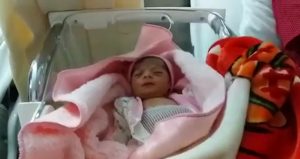 دست این نوزاد در بیمارستان شکست / کسی زیر بار نمی رود! + عکس و فیلم
