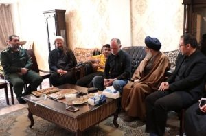 دلجویی نماینده ولی فقیه در البرز از خانواده جانباختگان سانحه هوایی
