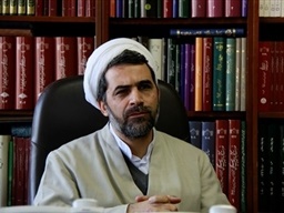 آتش زدن کتاب علمی هاریسون توسط یک مدعی طب سنتی + فیلم