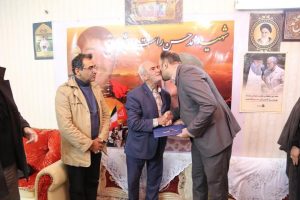 دیدار با خانواده شهدا یک وظیفه دینی و اخلاقی است