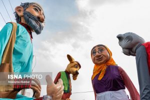شادپیمایی عروسک های غول پیکر در کرج