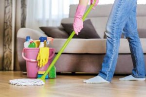 چگونه در خانه‌ تکانی آسیب نبینیم؟