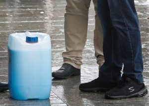 خودرو حامل مواد ضد عفونی تقلبی در البرز توقیف شد