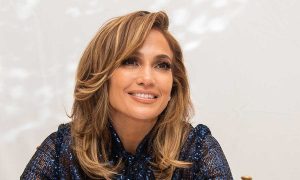 جنیفر لوپز لباس معروفش را به شکلی دیگر می‌پوشد + عکس
