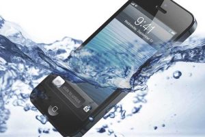 چگونه گوشی خیس شده را از نابودی نجات دهیم؟