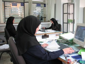 بخشنامه نحوه حضور کارمندان در ادارات، بانکها و بیمه ها تا ۲۰ فروردین تمدید شد