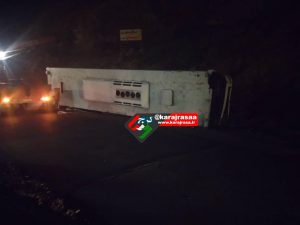 واژگونی اتوبوس در جاده آتشگاه + عکس