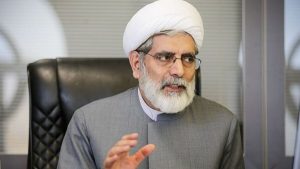 مردم عاشق چشم و ابروی روحانیون نیستند