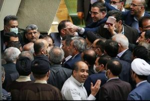 حقوق ۱۱ میلیونی بگیرید اما برای مردم هزینه درست نکنید