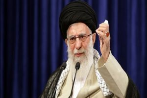 نگاهی به واکنش های رهبر انقلاب به تعابیر مبالغه آمیز درباره ایشان