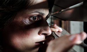 کتک خوردن یک زن موفق از همکار مردش