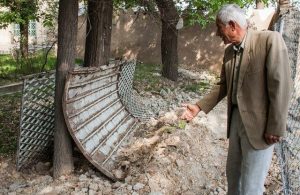 جای جیپ شعبان بی مخ هنوز بر در خانه مصدق باقی است + عکس