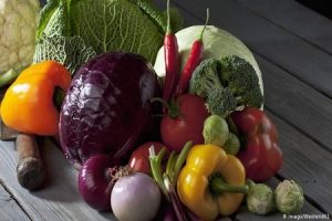 خوراکی هایی که حتما باید خام بخوریم