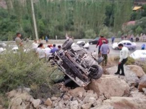 سقوط پراید به دره در جاده چالوس + تصاویر