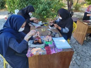 برگزاری کلاس های صنایع دستی در محوطه اداره میراث فرهنگی ساوجبلاغ
