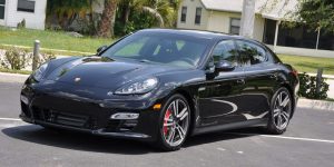 یک پیرزن روستایی ۷۰۰ خودرو پورشه وارد کشور کرد! یک پیرزن روستایی ۷۰۰ خودرو پورشه وارد کشور کرد!