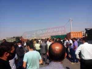 تجمع اعتراضی کامیونداران در جاده شهریار + عکس