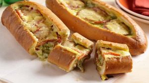 طرز تهیه باگت شکم پر؛ غذایی خوشمزه با روش پختی سریع و آسان