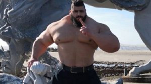 ویدئوی مسابقه سجاد غریبی، هالک ایرانی در برابر رقیب قزاق