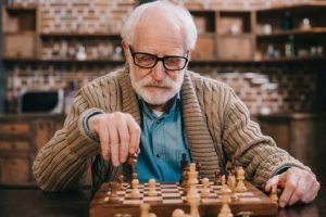 علائم اولیه زوال عقل را با نشانه های پیری اشتباه نگیرید