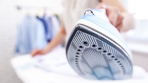 چگونه کف اتو را تمیز کنیم؟