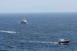 ناو جنگی بریتانیا ۴۵۰ کیلوگرم ماده مخدر شیشه را توقیف کرد