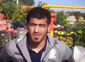 دستفروشی قهرمان کشتی جهان + فیلم