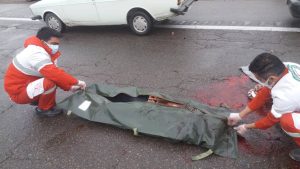 عبور عابر پیاده از عرض آزادراه حادثه آفرید عبور عابر پیاده از عرض آزادراه حادثه آفرید