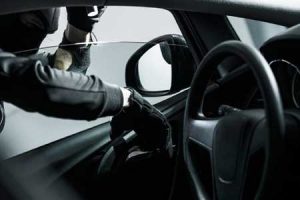 دستگیری سارق خودرو با ۴۰ فقره سرقت در کرج