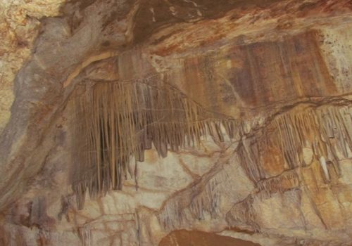 غار سُرهه؛ ردپای انسان‌های نخستین در ساوجبلاغ