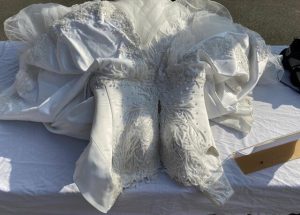 کشف لباس عروس شیشه ای در تهران + عکس