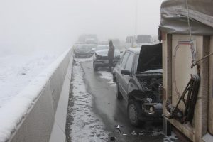 تصادف زنجیره ای در  آزادراه کرج – قزوین ۵ مصدوم بر جای گذاشت