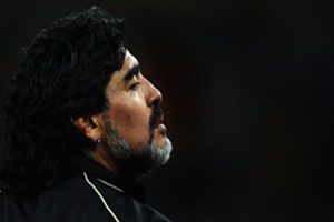 قلب مارادونا را از تنش بیرون آوردند!