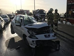 واژگونی پژو ۲۰۷ در آزادراه کرج – قزوین یک کشته برجا گذاشت