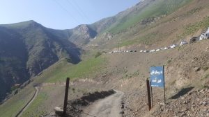 آبشار یخی در دامنه کوه طالون