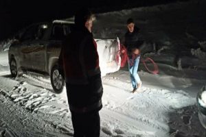 ۲۰۰ خودروی گرفتار در برف و کولاک البرز رها سازی شدند