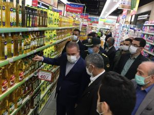 بازدید فرماندار و بخشدار مرکزی کرج از میادین توزیع میوه نوروزی