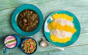 طرز تهیه سبزی قورمه سبزی و فوت و فن خوشمزه‌ شدن آن