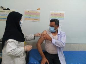 حواسمان به هویت افرادی که در لیست تزریق واکسن کرونا قرار می‌گیرند هست