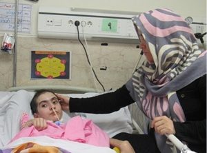 زندگی این دختر به برق وابسته است