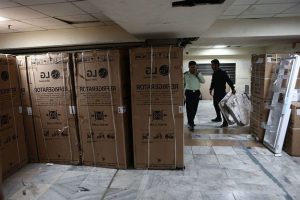 انبار لوازم خانگی قاچاق در کرج کشف شد