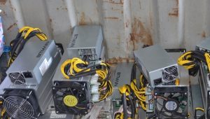 کشف ۱۸ دستگاه تولید ارز دیجیتال قاچاق در جاده چالوس