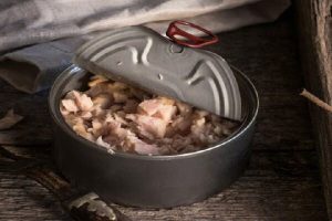 معمای مرگ بعد از خوردن کنسرو ماهی