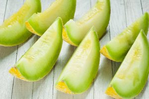 طالبی را با این غذاها نخورید