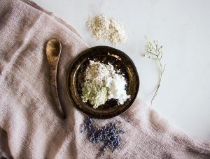 راهکارهایی برای جلوگیری از خشک شدن پوست در پاییز