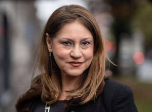 زن ایرانی شهردار فرانکفورت شد + عکس