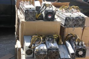 کشف ۱۴ دستگاه تولید ارز دیجیتال قاچاق در کرج